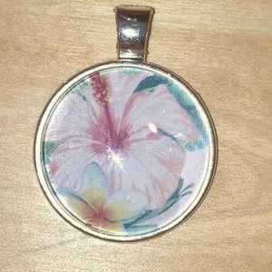 398. NEW Floral Pendant Beautifully Crafted to use on any of your own Necklaces!
